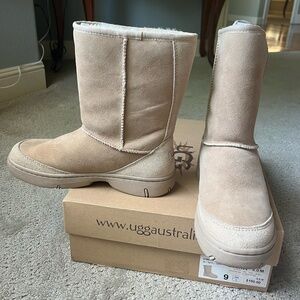 RARE UGG Australia Ultimate Short Boots 5275W Sand Women's 9 NIB